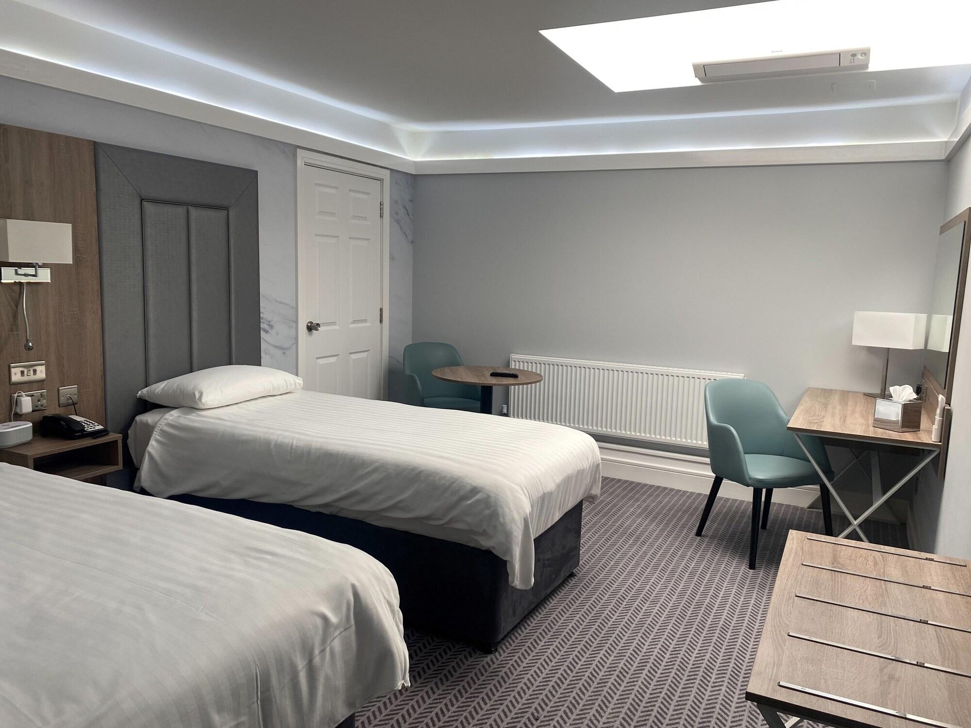 Best Western Premier Heronston Hotel & Spa Bridgend  Buitenkant foto