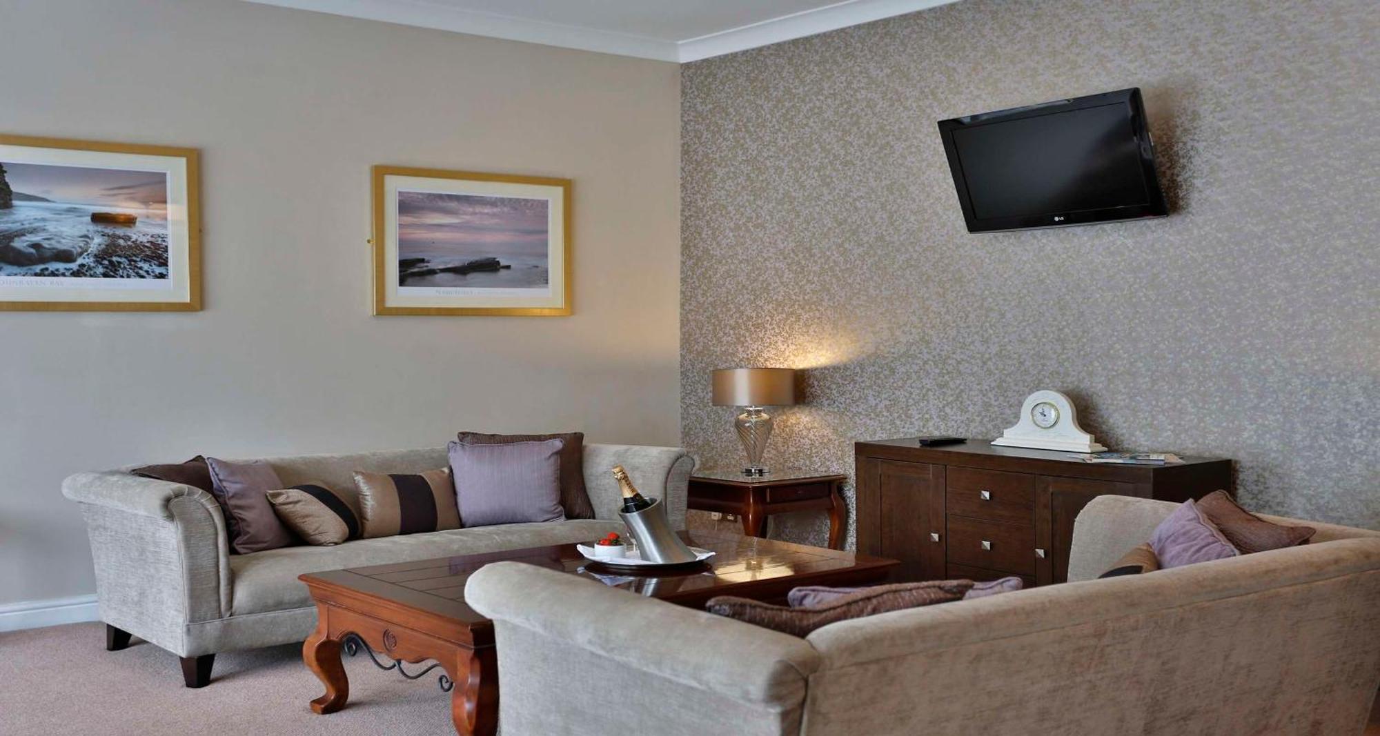 Best Western Premier Heronston Hotel & Spa Bridgend  Buitenkant foto